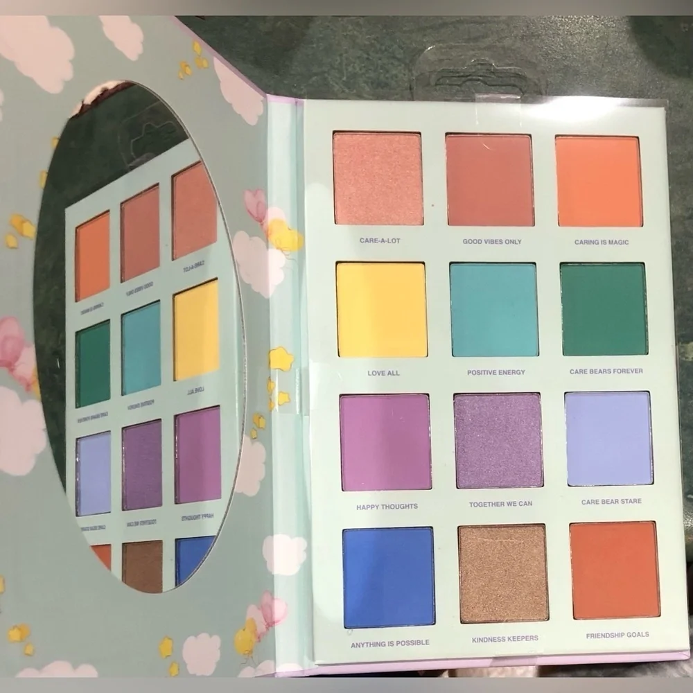 Care‎ Bears 12 piece eyeshadow palette book with mirror new